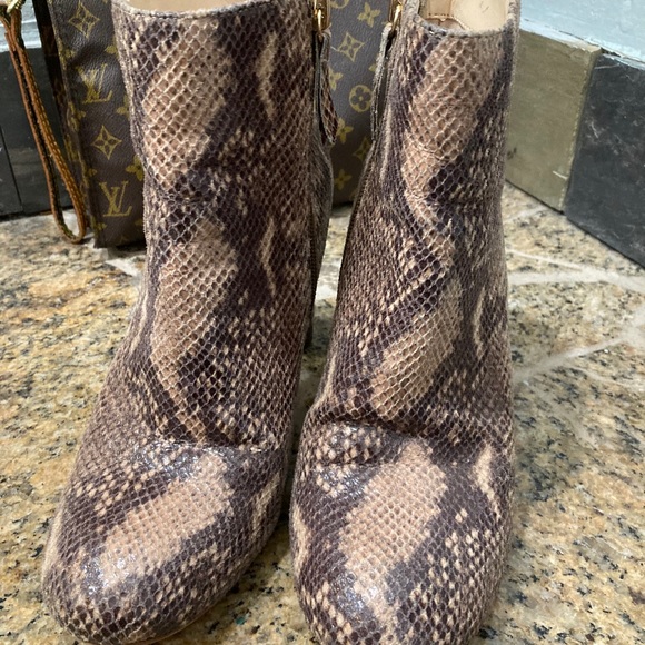 EUC Fabulous snake print ankle boots - Picture 2 of 7